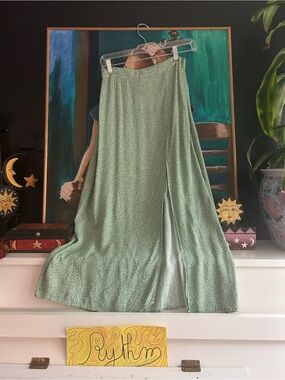 Green Ditsy Floral Front Slit Maxi Skirt Women’s Size 6